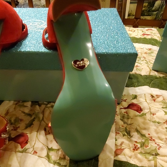 SHOES - Picture 8 of 8